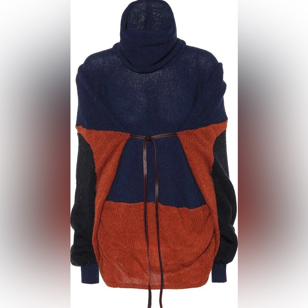 LOEWE
Wool and alpaca sweater